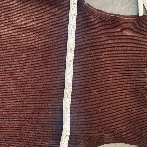 Sleeveless turtleneck ribbed dress - Picture 4 of 7